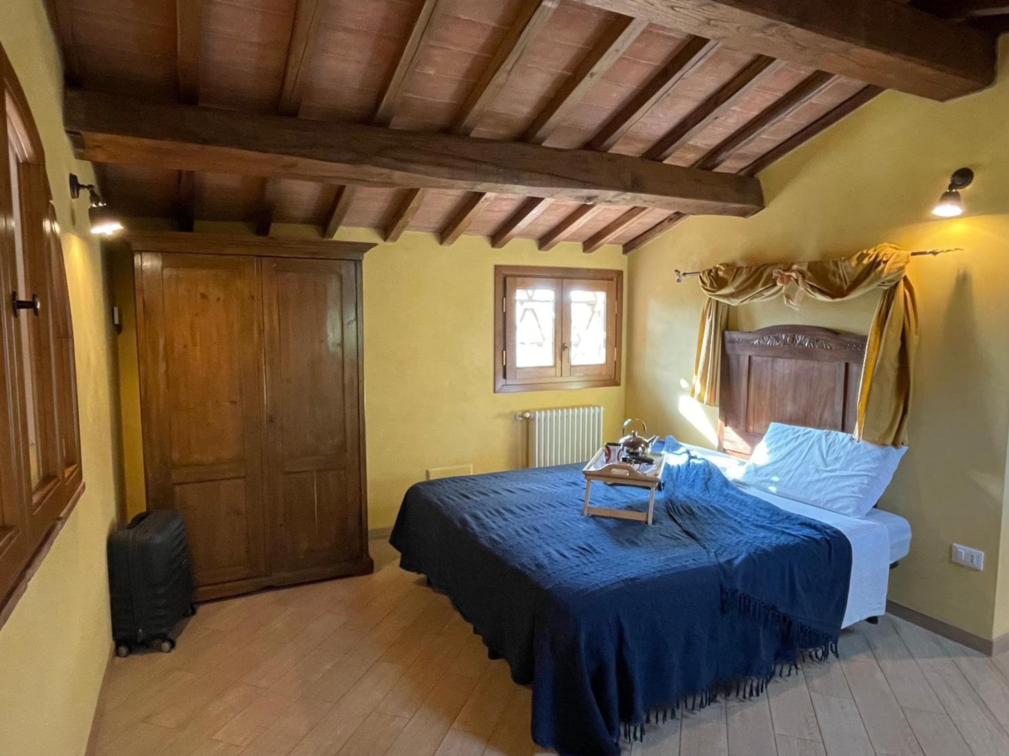 Agriturismo Podere Le Tombe Guest House Palaia Ngoại thất bức ảnh