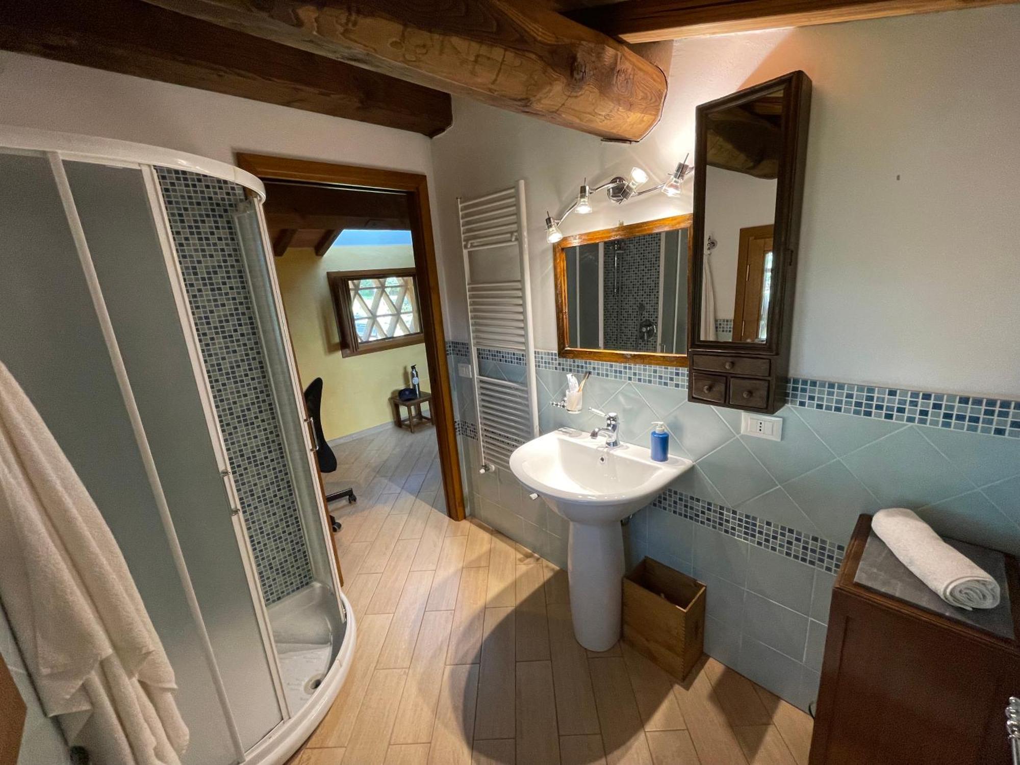 Agriturismo Podere Le Tombe Guest House Palaia Ngoại thất bức ảnh
