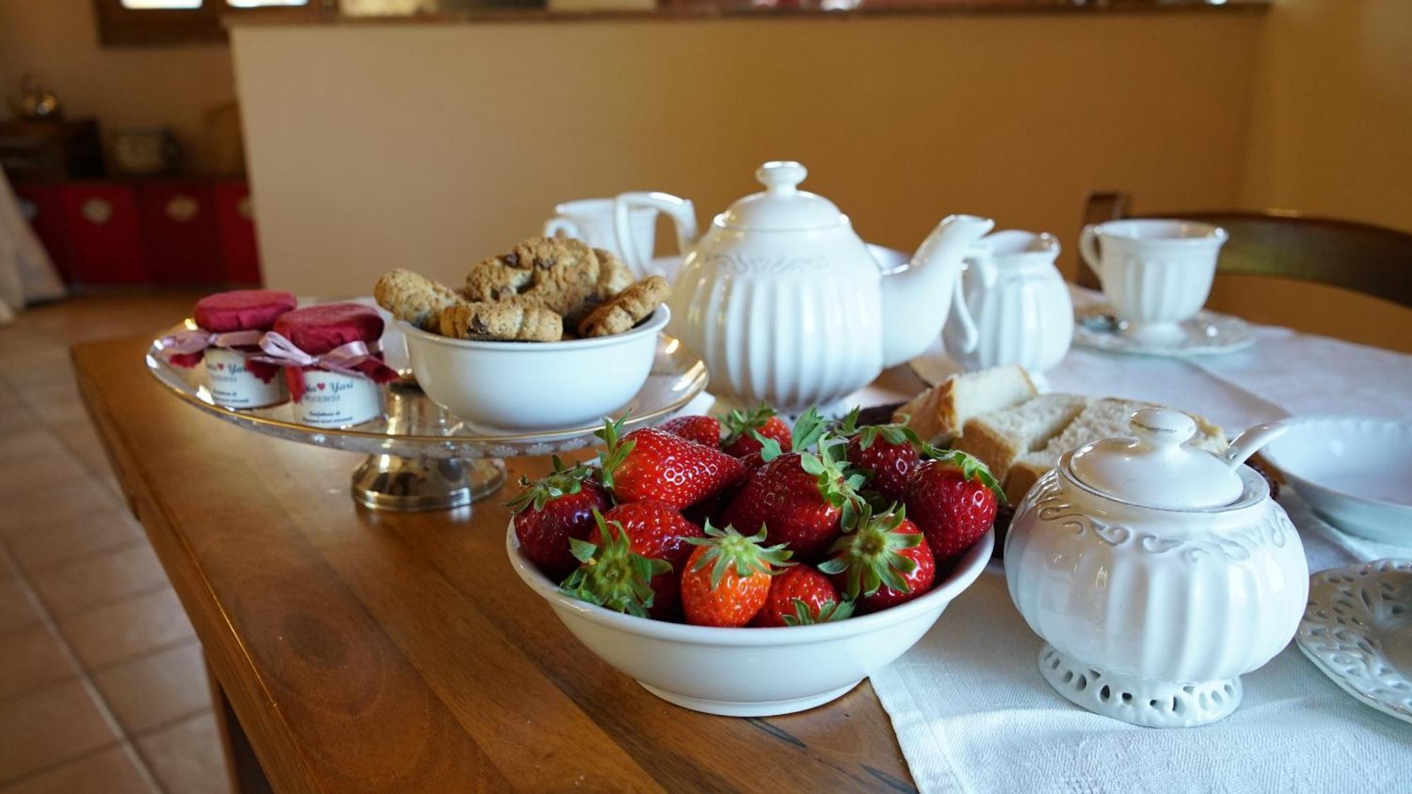 Agriturismo Podere Le Tombe Guest House Palaia Ngoại thất bức ảnh