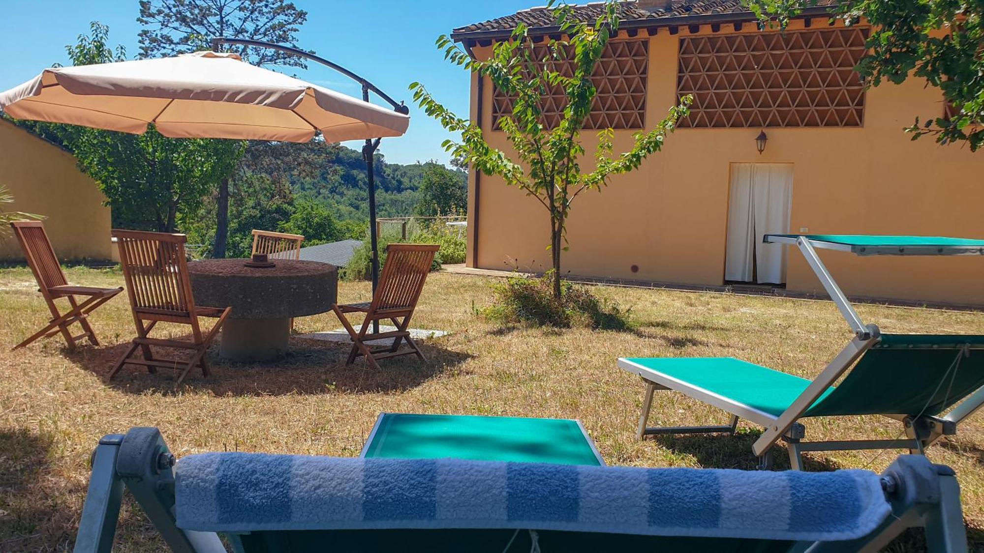 Agriturismo Podere Le Tombe Guest House Palaia Ngoại thất bức ảnh